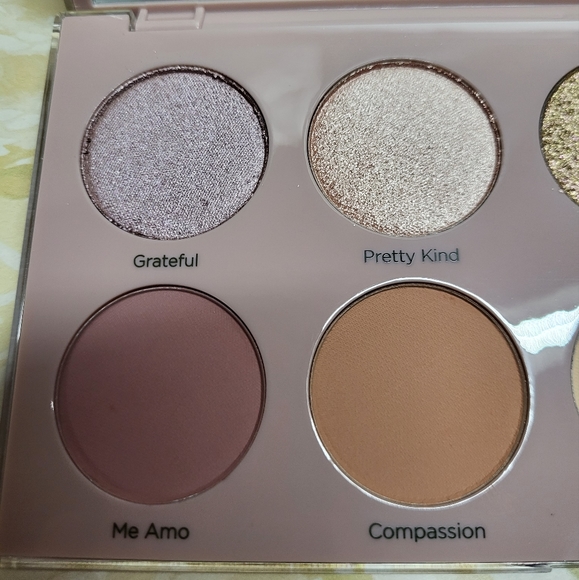 Dominque Essential Palette, NIB - Picture 10 of 13